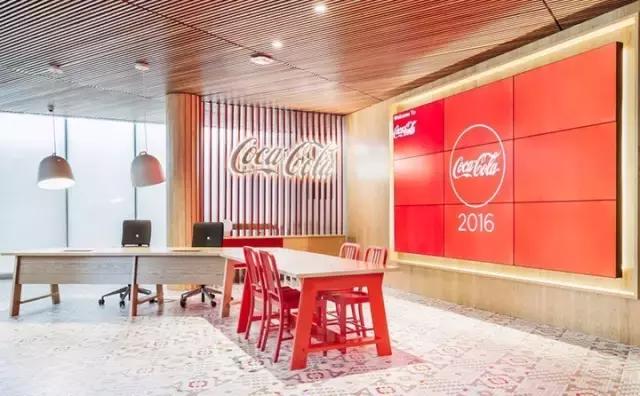 既有感官愉悅，又能體現品牌價值，我就服可口可樂的辦公