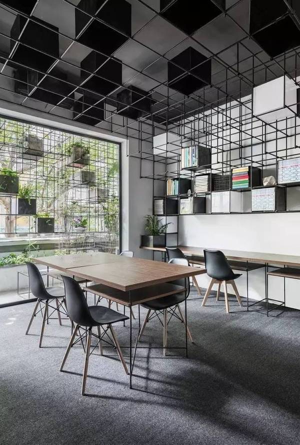 越南Wake Space Up！城市生態(tài)陽(yáng)臺(tái)辦公空間設(shè)計(jì)