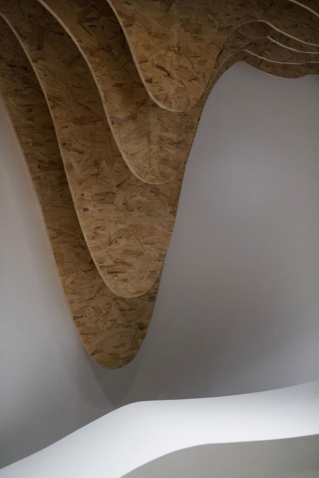 小辦公空間也能裝的高大上，在這上班一定很爽