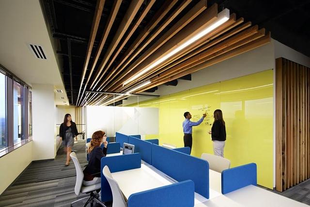 別小看回收木板條！美國VMware公司用它創造了獨特的木質辦公空間