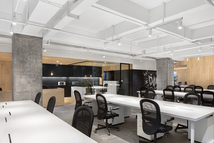 裝修辦公室時，應(yīng)仔細挑選油漆