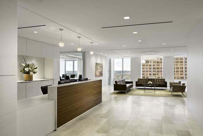 寫字樓正門放什么裝飾品？